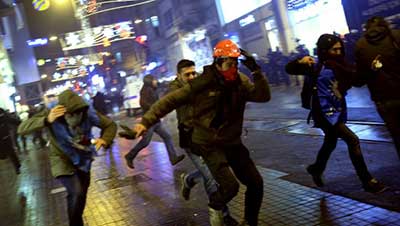 Des centaines de manifestants anti-Erdogan dispersés à Istanbul et Ankara.
