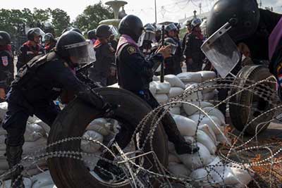 Thaïlande: émeutes meurtrières à Bangkok.