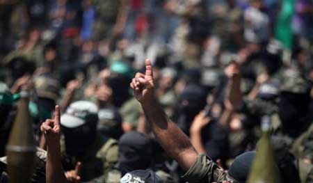 Colons israéliens enlevés: 65 Palestiniens arrêtés, la résistance menace de riposter.