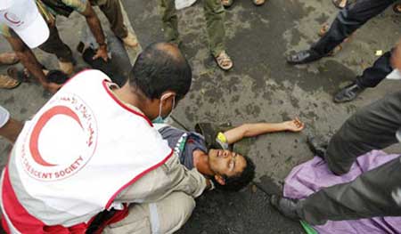 Yémen: la police tire à balles réelles contre des manifestants pacifiques, 10 martyrs.
