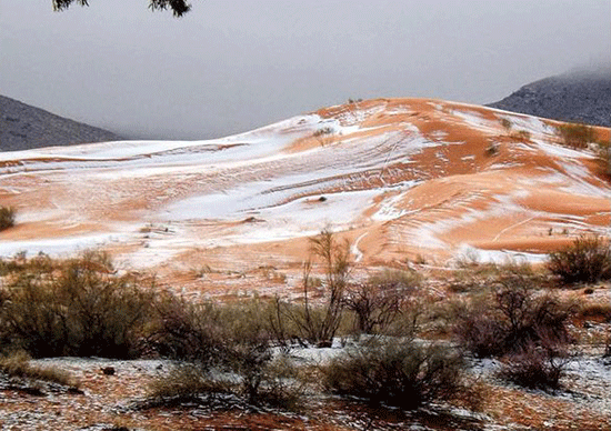 Les dunes du Sahara sous la neige pour la première fois depuis 37 ans (photos)