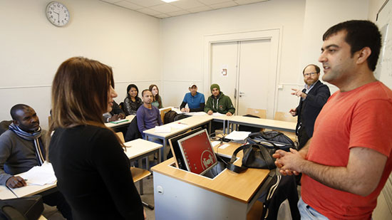 Suisse: des élèves musulmans dispensés de serrer la main de leur enseignante.