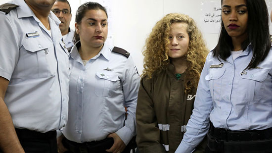 Douze chefs d'inculpation pour Ahed al-Tamimi