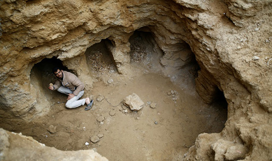 Un Palestinien de Gaza découvre un cimetière antique dans son jardin.