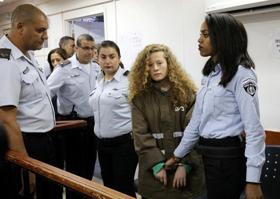 Ahed Tamimi harcelé durant son interrogatoire, révèle un quotidien israélien