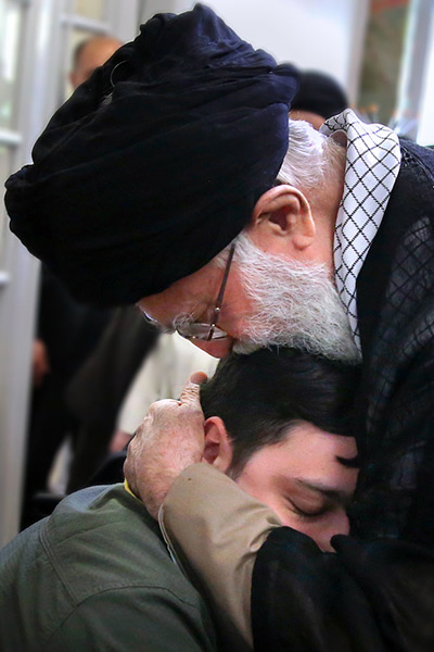 Sayed Khamenei reçoit un groupe d’anciens combattants blessés du Hezbollah