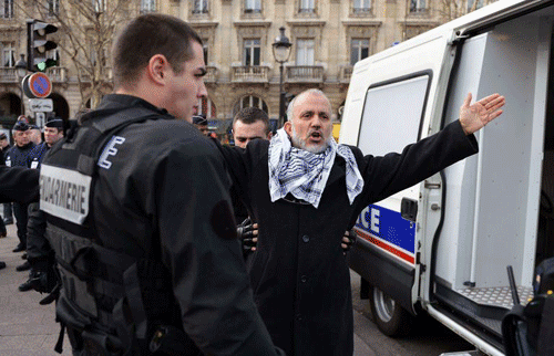 Six militants pro-palestiniens arrêtés à Paris 