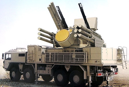 Le système antiaérien de missile-canon Pantsir-C1