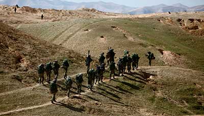 Les paras israéliens s'entraînent pour répondre à une éventuelle opération du Hezbollah.
