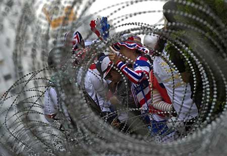 Thaïlande: levée de l'état d'urgence à Bangkok.