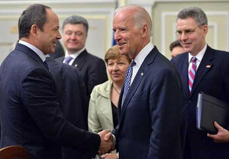 Ukraine: vif échange entre Washington et Moscou, Biden à Kiev.