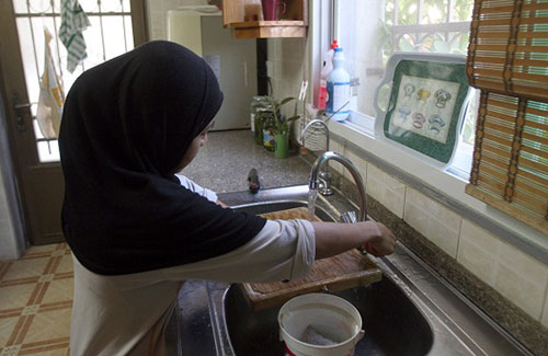 Amnesty dénonce la situation des travailleurs domestiques au Qatar