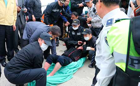 Plusieurs centaines de disparus dans le naufrage d'un ferry en Corée du Sud.