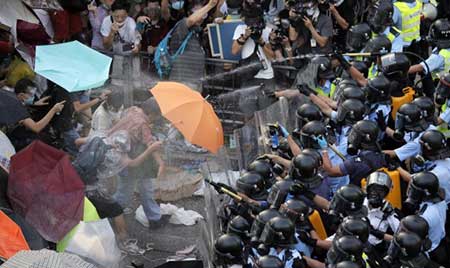 Hong Kong: des dizaines de milliers de manifestants pro-démocratie dans la rue.