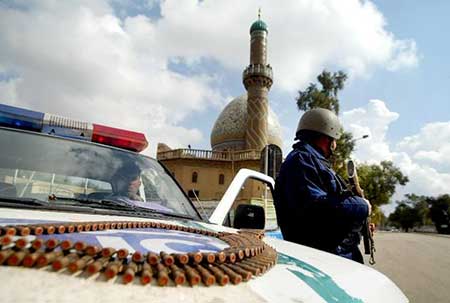 Irak: 11 martyrs dans un attentat devant une mosquée de Bagdad.