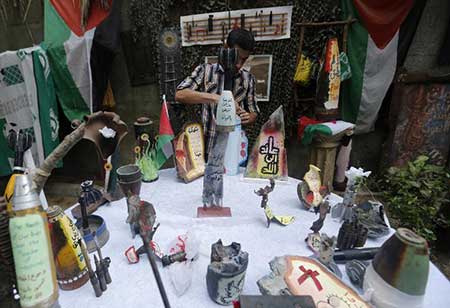 Les Gazaouis transforment des engins de mort en objets d’art.