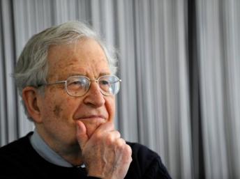 L’entité sioniste interdit l’intellectuel américain, Noam Chomsky, de se rendre en Cisjordanie occupée