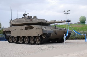 L’armée israélienne déploie des Merkavas IV à la frontière avec Gaza