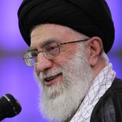 L’imam Khameneï se rend dans la province de l’Azerbaïdjan oriental frappée par un séisme
