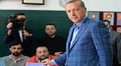 Turquie: vainqueur des municipales, Erdogan menace ses adversaires
