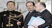 Extrémistes français en Syrie: Un plan de Cazeneuve attendu, Hollande promet la fermeté

