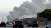 Libye: deux réservoirs de carburant en feu menacent Tripoli