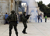 Les forces israéliennes envahissent de nouveau la mosquée d’al-Aqsa