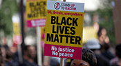 Etats-Unis : un policier licencié pour ne pas avoir tiré sur un Noir armé

