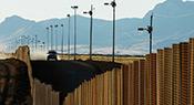 Trump lance le projet de mur avec le Mexique, Peña Nieto condamne
