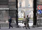 Attaque terroriste à la machette au Louvre: un militaire attaqué, l’assaillant blessé