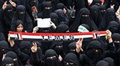 Yémen: des femmes observent à Sanaa un sit-in de protestation contre la guerre

