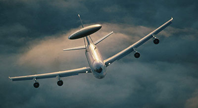 Un avion de reconnaissance AWACS français scanne la frontière russe

