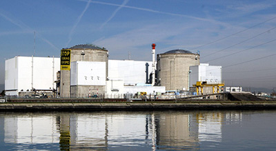 Fermeture de la plus vieille centrale nucléaire française: un décret avant la fin du mandat Hollande
