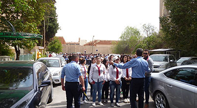 Les étudiants de Damas manifestent contre les frappes US à al-Chaayrate

