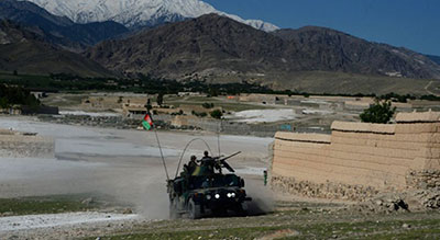 Afghanistan: la zone de la méga-bombe toujours interdite

