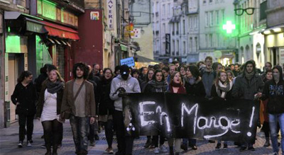 Présidentielle: Neuf gardes à vue après de violentes manifestations anti-Macron