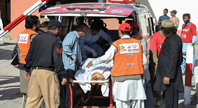25 morts et de nombreux blessés dans une explosion visant le vice-président du Sénat pakistanais


