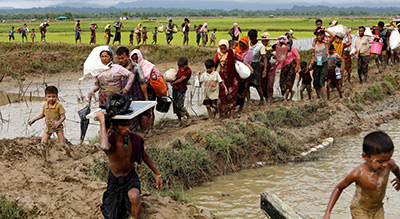 Crise des Rohingyas: près de 300.000 réfugiés au Bangladesh
