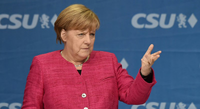 Législatives en Allemagne: Merkel et son rival terminent la campagne dans leur fief
