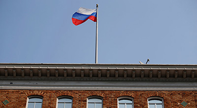Moscou proteste contre le retrait des drapeaux de ses missions diplomatiques aux USA
