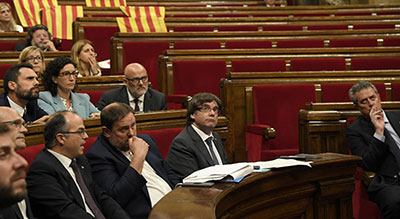 Le parlement catalan se soumet à la décision de Madrid sur sa dissolution

