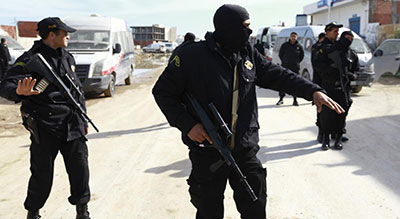 #Tunisie : un homme attaque des policiers au couteau dans le #Centreville de la #capitale