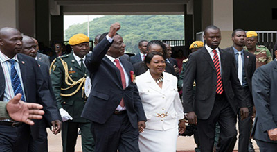 Zimbabwe: le nouveau président Mnangagwa succède officiellement à Mugabe
