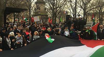 «Al-Qods est à nous!»: mobilisation contre la décision de Trump à Paris
