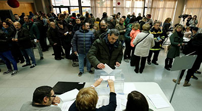 La Catalogne aux urnes, deux mois après une tentative de sécession qui a secoué l’Europe
