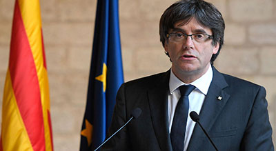 Puigdemont propose à Rajoy de le rencontrer hors d’Espagne
