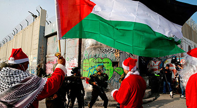 «Israël» attaque les pères Noël… «Ce qu’on veut pour Noël, c’est Jérusalem»
