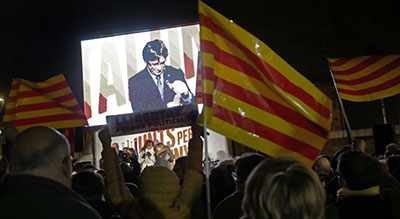 Carles Puigdemont va-t-il être investi président à distance de la Catalogne ?
