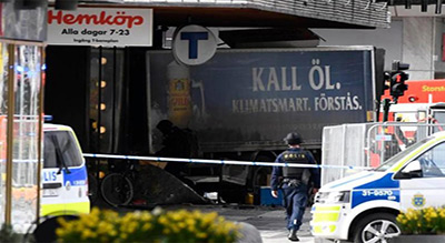 Attentat au camion bélier de Stockholm: l’accusé plaide coupable à l’ouverture du procès
