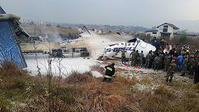 Népal: au moins 40 morts dans le crash d’un avion près de Katmandou